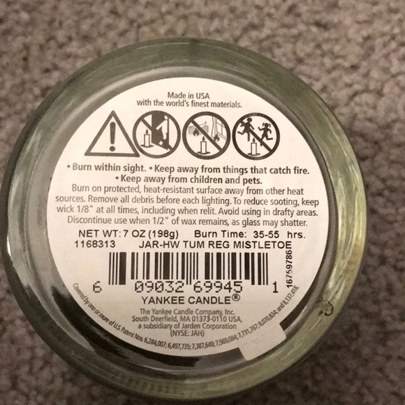 Yankee Candle “Mistletoe” with decorative candle holder - Picture 4 of 4